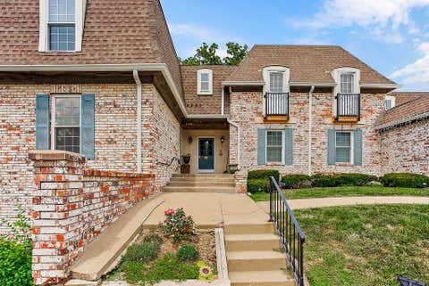 Photo of 5716 Metcalf Court, Overland Park, KS 66202 (MLS # 2636304)
