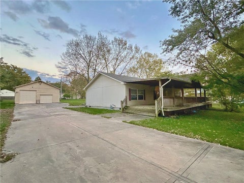 Photo of 408 S Washington Street, Spring Hill, KS 66083 (MLS # 2648956)