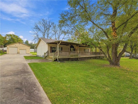 Photo of 408 S Washington Street, Spring Hill, KS 66083 (MLS # 2648956)