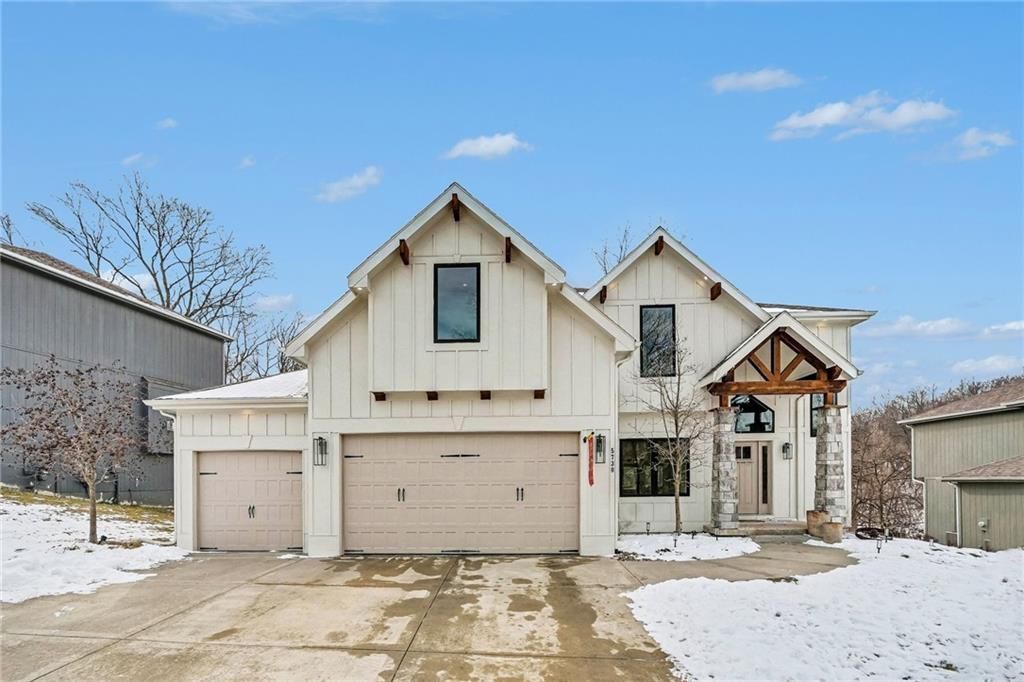 Photo of 5730 Thousand Oaks Drive, Parkville, MO 64152 (MLS # 2599017)