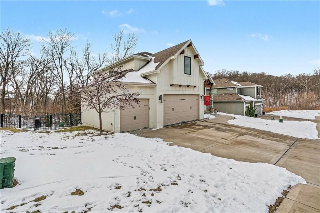 Photo of 5730 Thousand Oaks Drive, Parkville, MO 64152 (MLS # 2599017)