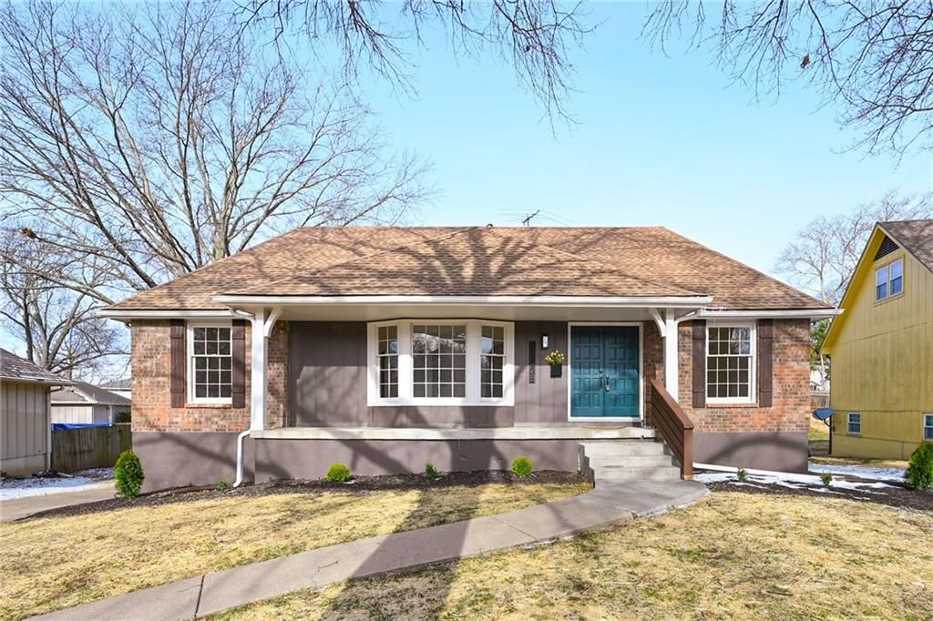 Photo of 11028 Cypress Avenue, Kansas City, MO 64137 (MLS # 2608110)