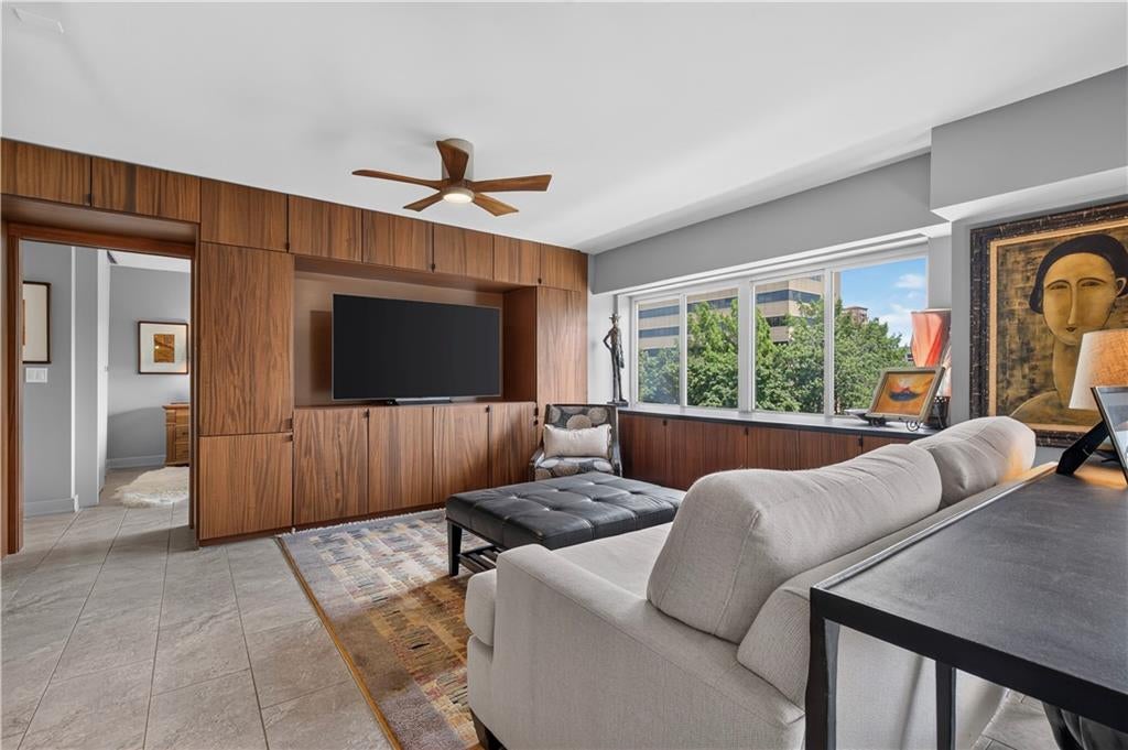 4740 Roanoke Parkway 402