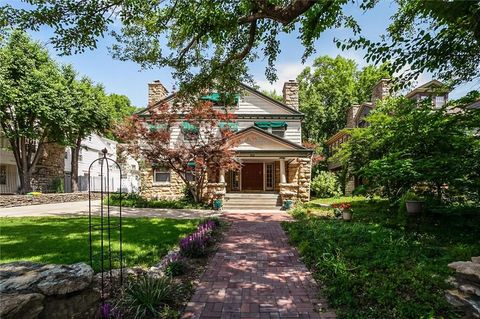 Photo of 612 Emanuel Cleaver II Boulevard, Kansas City, MO 64110 (MLS # 2620141)