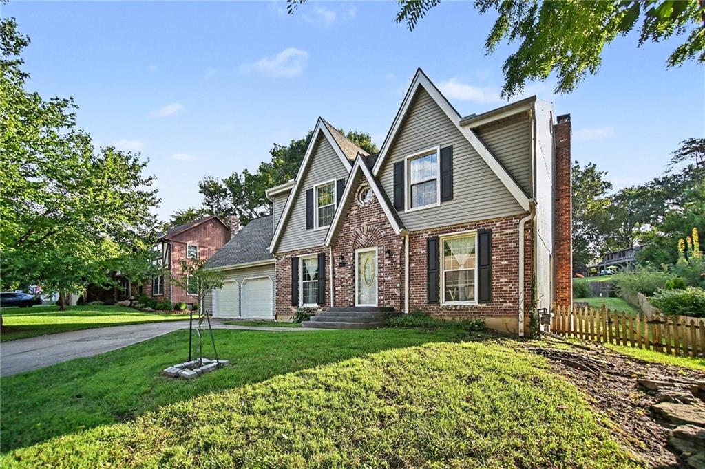 Photo of 1005 Blueberry Lane, Liberty, MO 64068 (MLS # 2641801)