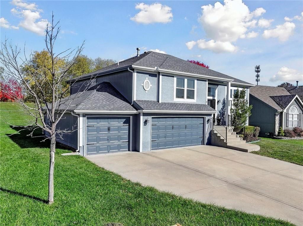 Photo of 978 Sherman Drive, Liberty, MO 64068 (MLS # 2585275)