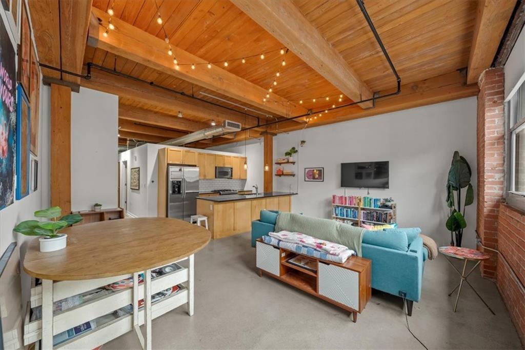 712 Broadway Boulevard 704