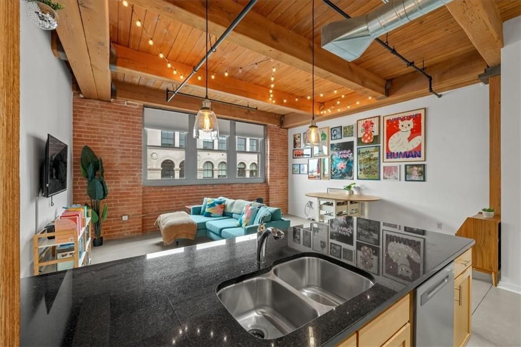 Photo of 712 Broadway Boulevard #704, Kansas City, MO 64105 (MLS # 2614667)