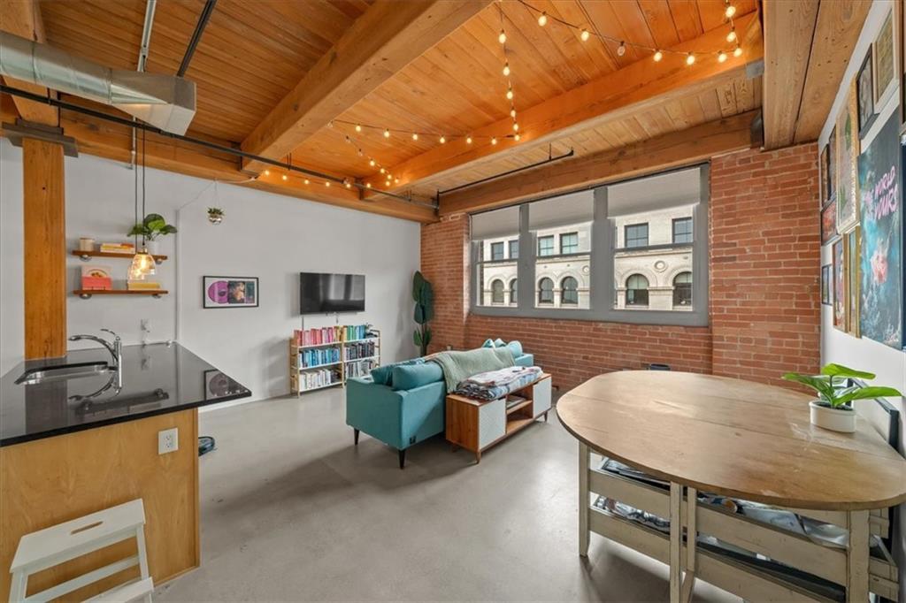 712 Broadway Boulevard 704