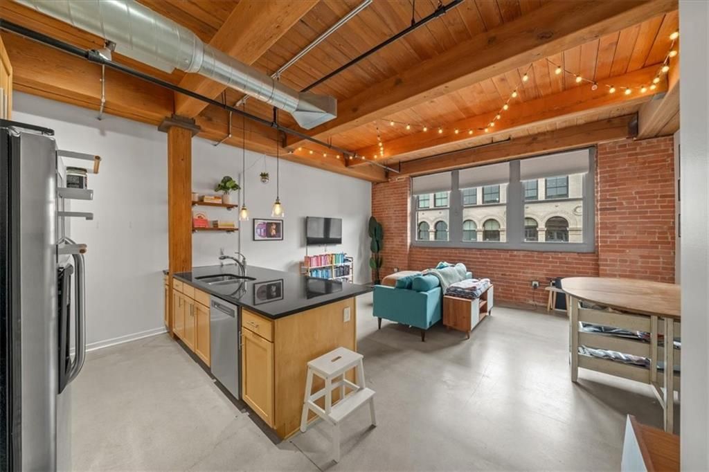 Photo of 712 Broadway Boulevard #704, Kansas City, MO 64105 (MLS # 2614667)