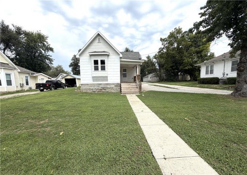 Photo of 1103 Webster Street, Chillicothe, MO 64601 (MLS # 2636078)