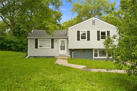Photo of 14900 Bellaire Avenue, Grandview, MO 64030 (MLS # 2628239)