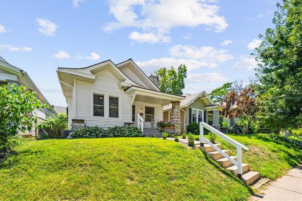 825 W 40th Street