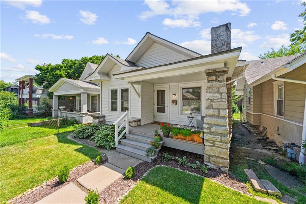 825 W 40th Street