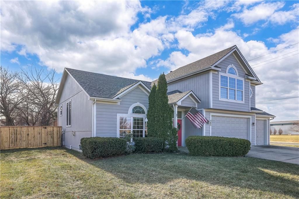 Photo of 385 W Sunset Street, Gardner, KS 66030 (MLS # 2591515)