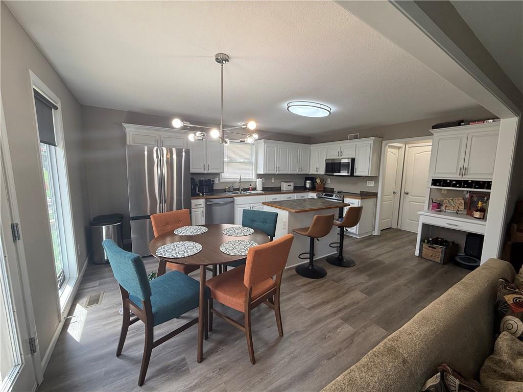 Kansas City, Missouri 64133, United States, 3 Bedrooms Bedrooms, ,2 BathroomsBathrooms,Residential,Pending,127604