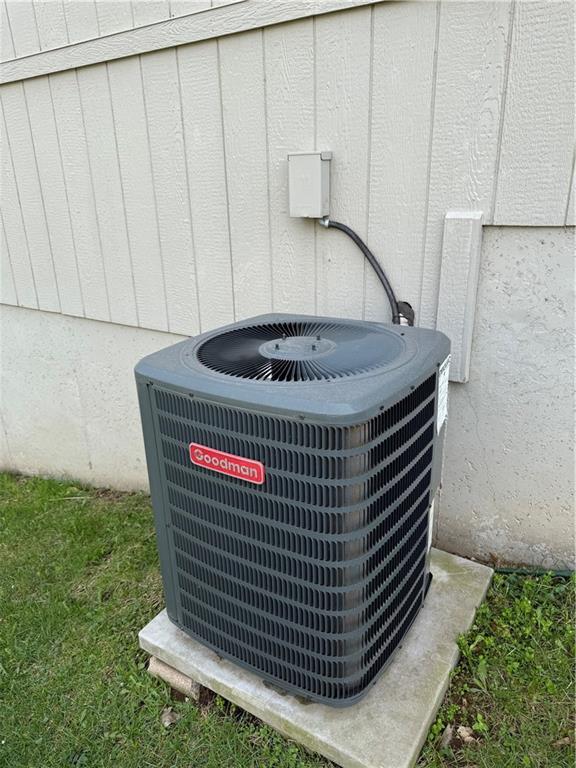 Kansas City, Missouri 64133, United States, 3 Bedrooms Bedrooms, ,2 BathroomsBathrooms,Residential,Pending,127604