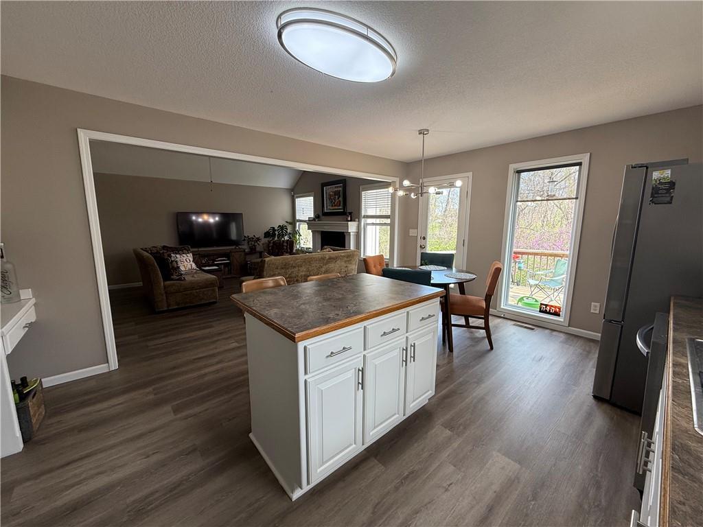 Kansas City, Missouri 64133, United States, 3 Bedrooms Bedrooms, ,2 BathroomsBathrooms,Residential,Pending,127604