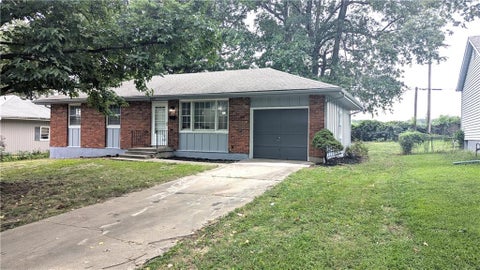 Photo of 4002 S Hocker Avenue, Independence, MO 64055 (MLS # 2636994)