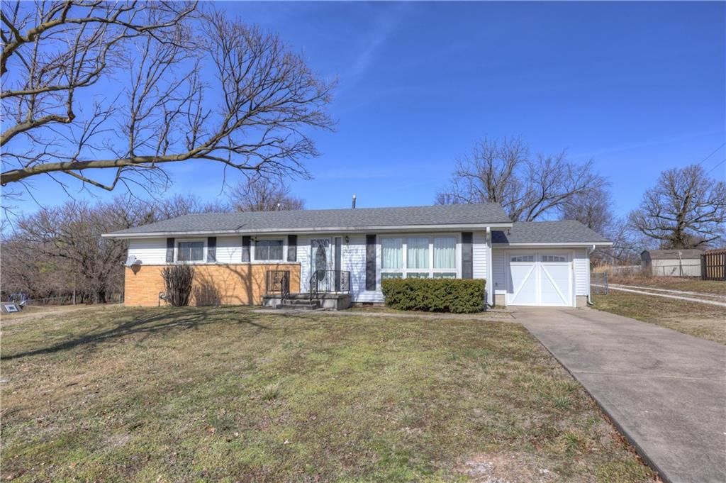 Photo of 2833 W 26th Street, Joplin, MO 64801 (MLS # 2598104)