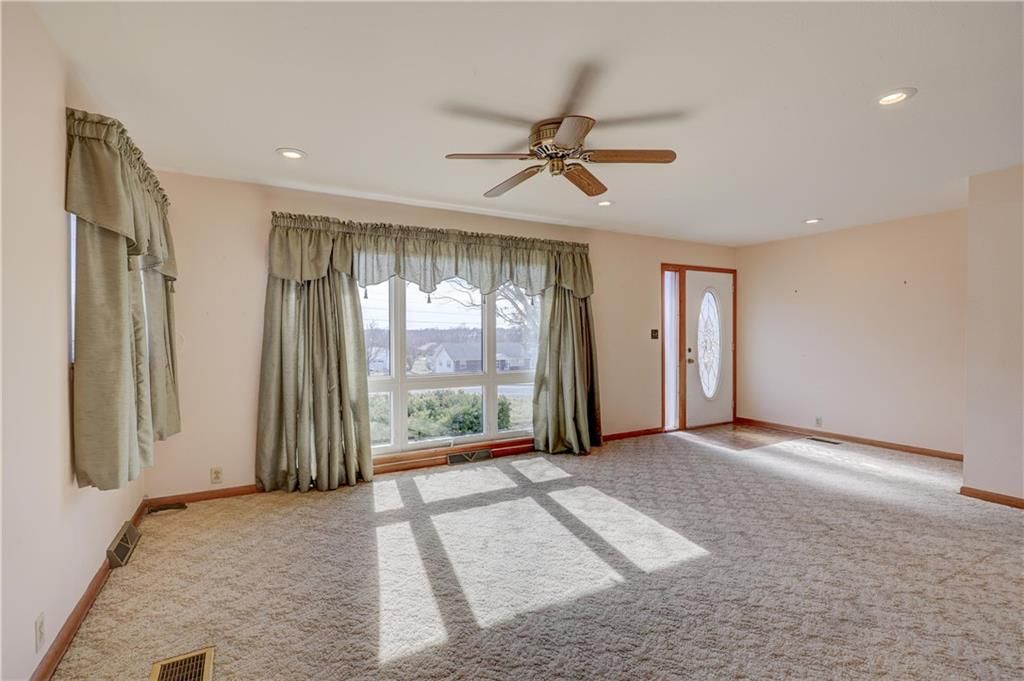 Photo of 2833 W 26th Street, Joplin, MO 64801 (MLS # 2598104)