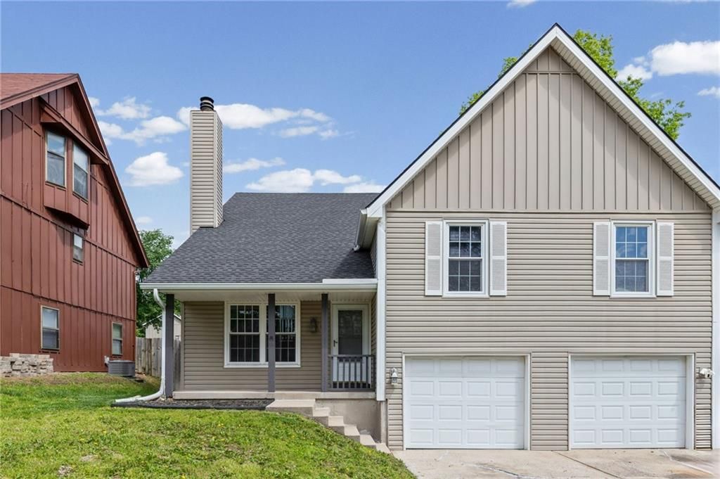 Photo of 1422 La Chateau Drive, Liberty, MO 64068 (MLS # 2616538)