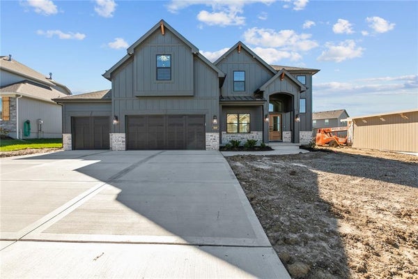 4801 NW MONTEBELLA DR, RIVERSIDE, MO 64150 - Image b90b60f1844f058a9cfe50fb2b3c7083/61880972