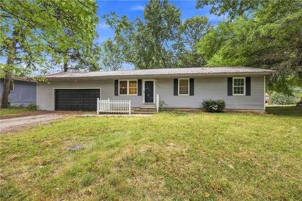 105 W 8TH ST, KNOB NOSTER, MO 65336 - Image b90d4b18ef9713b4d46cba1fbec17c44/1903219682
