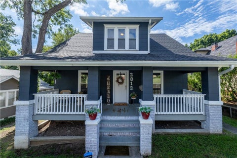 Photo of 2812 Sherman Avenue, St Joseph, MO 64506 (MLS # 2644130)