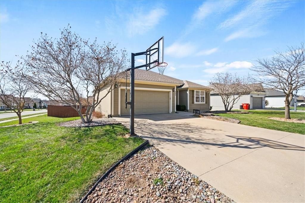 Photo of 803 NW Redbud Drive, Grain Valley, MO 64029 (MLS # 2607648)