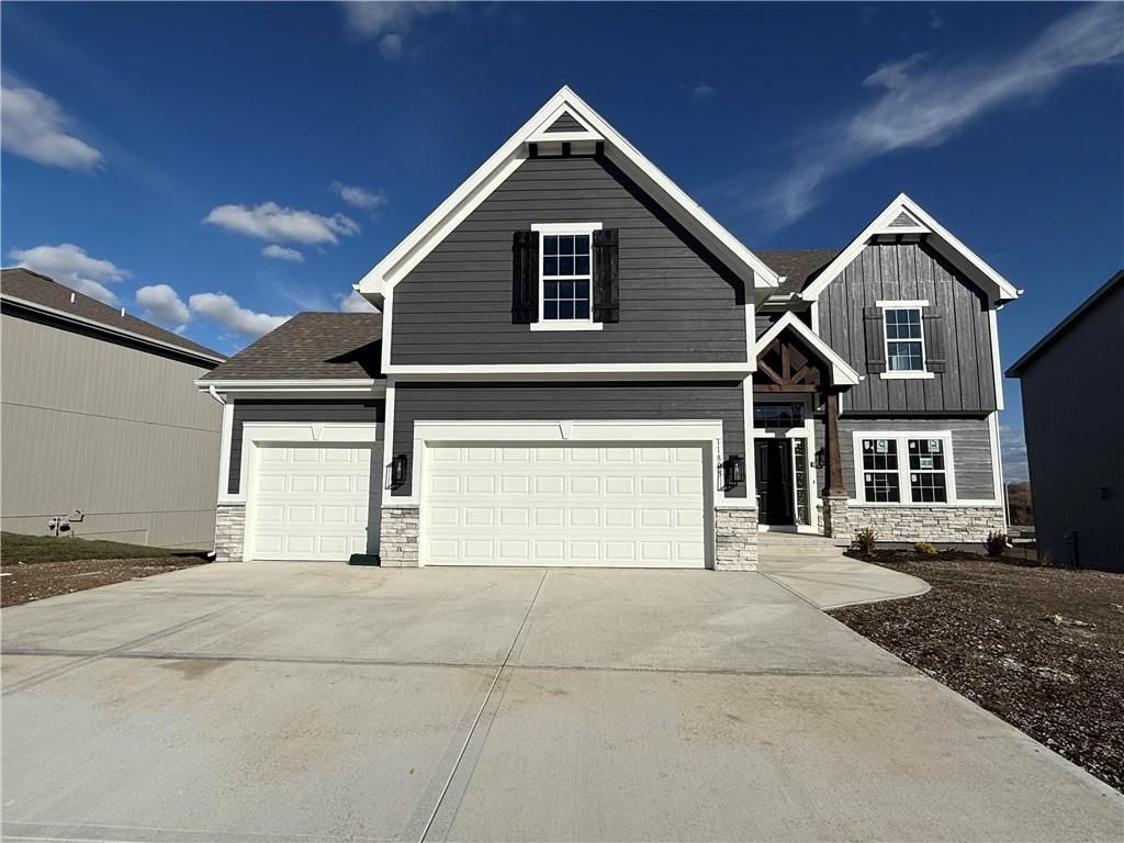 Photo of 11803 N Bellaire Avenue, Kansas City, MO 64156 (MLS # 2592058)