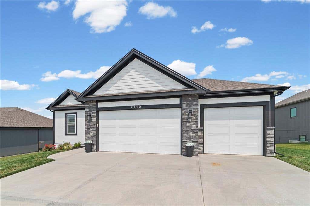 Photo of 7710 NE 107th Street, Kansas City, MO 64157 (MLS # 2634361)