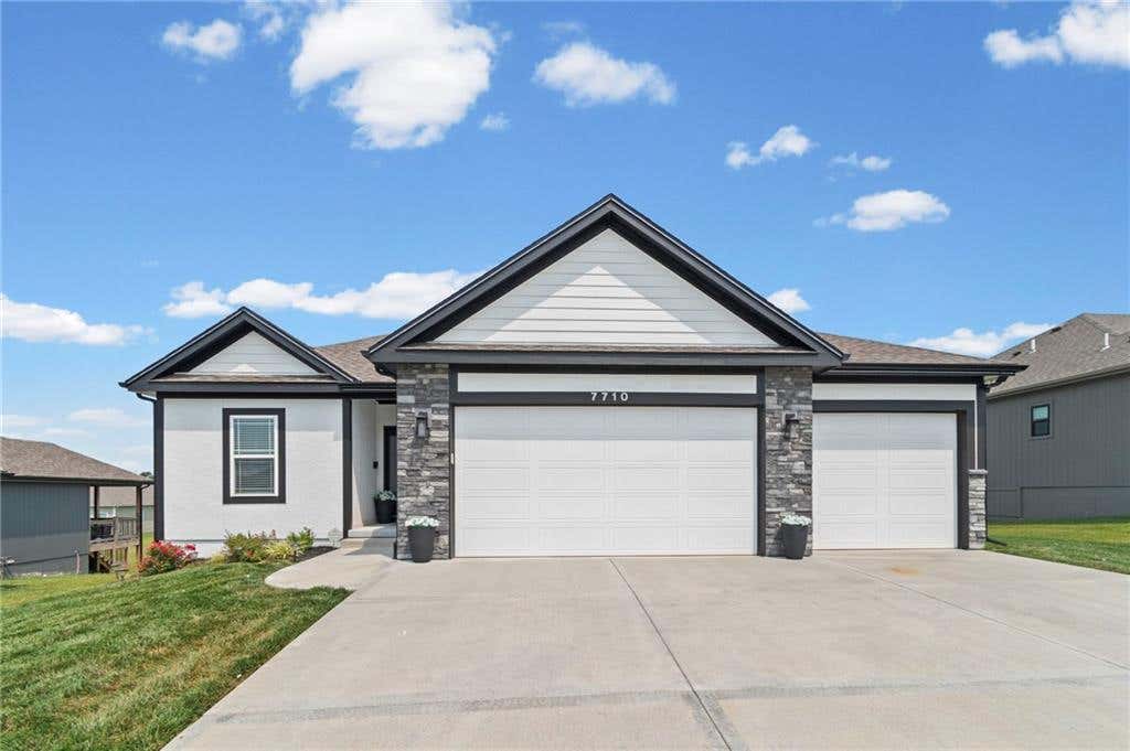 Photo of 7710 NE 107th Street, Kansas City, MO 64157 (MLS # 2634361)