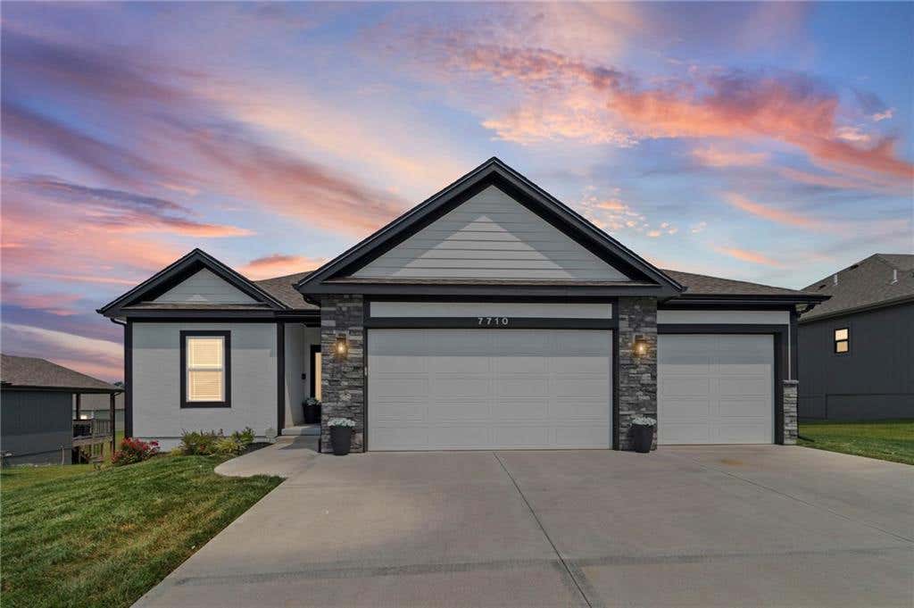 Photo of 7710 NE 107th Street, Kansas City, MO 64157 (MLS # 2634361)