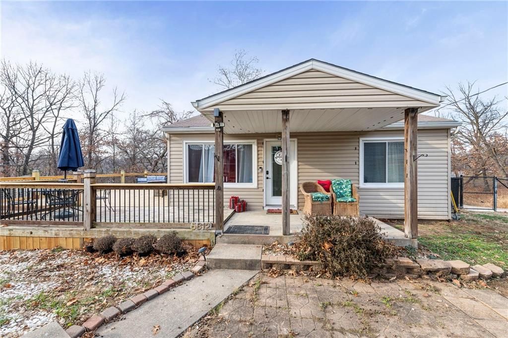 Photo of 5812 NW PARKDALE Circle, Kansas City, MO 64151 (MLS # 2591872)