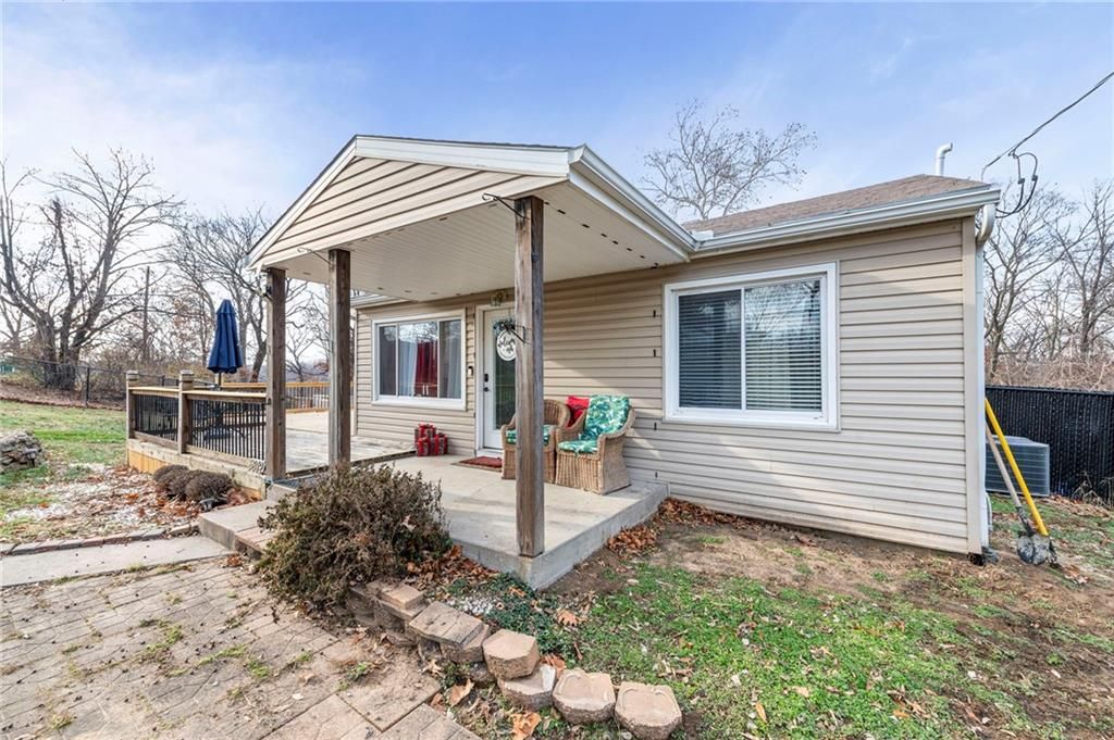Photo of 5812 NW PARKDALE Circle, Kansas City, MO 64151 (MLS # 2591872)
