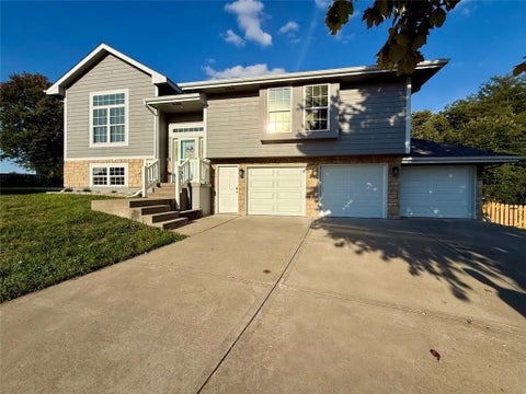 Photo of 2302 Woodland Circle, Kearney, MO 64060 (MLS # 2644511)