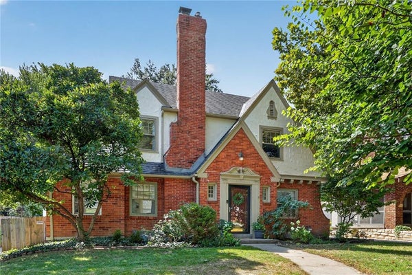 1209 W 71ST TER, KANSAS CITY, MO 64114 - Image b9a899e808233b9ee8dcc37ec9bc48b5/1122934037