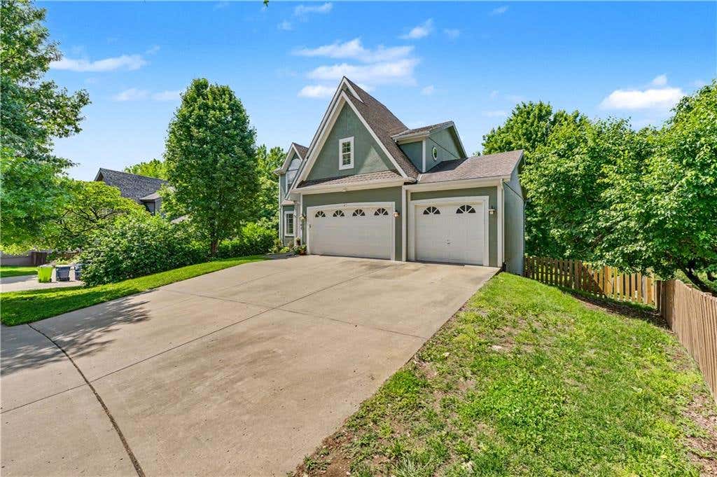 Photo of 905 Ash Drive, Smithville, MO 64089 (MLS # 2623683)