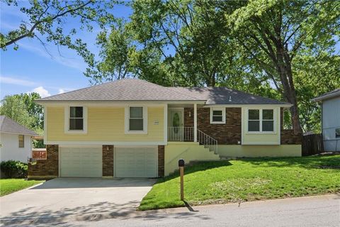 Photo of 4908 S Shrank Drive, Independence, MO 64055 (MLS # 2619588)