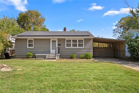 Photo of 2901 Appleton Avenue, Independence, MO 64052 (MLS # 2647439)