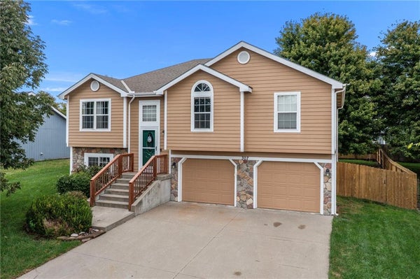 307 LEANDER ST, EUDORA, KS 66025 - Image b9f147fbb222fecdbfc70e8654d93e58/351752025