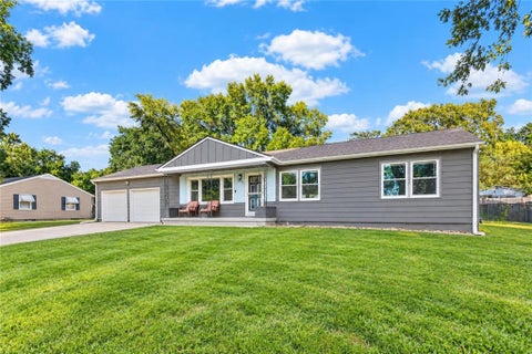 Photo of 4515 Crisp Avenue, Kansas City, MO 64133 (MLS # 2644716)