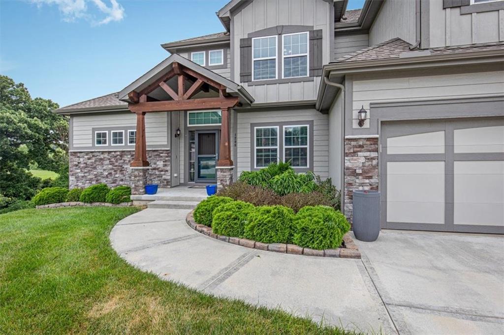 1208 N Silverleaf Court