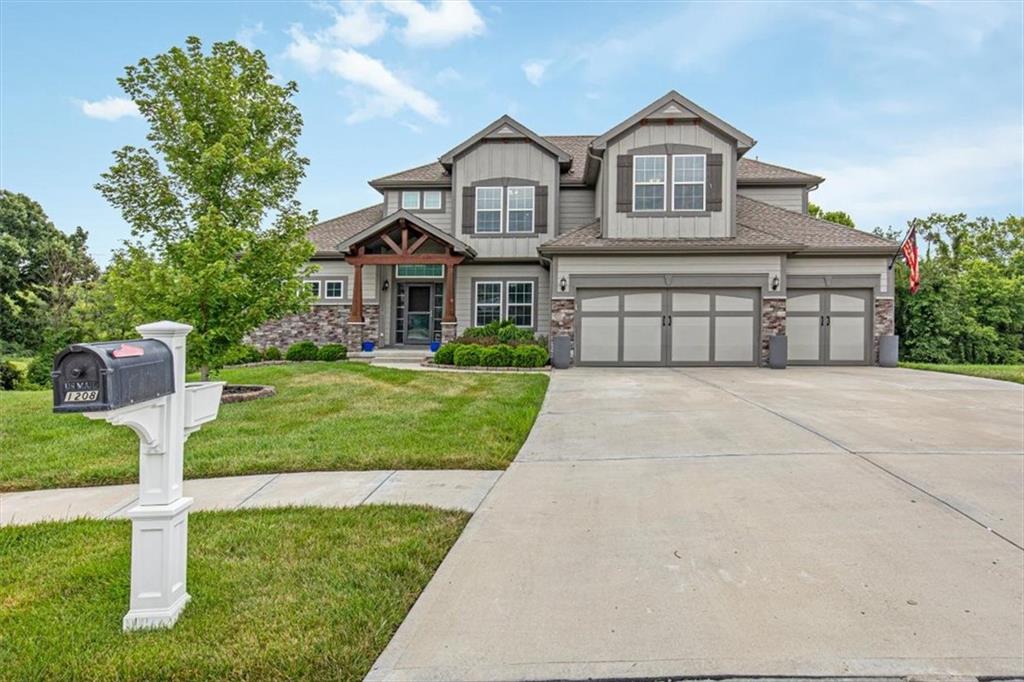 1208 N Silverleaf Court