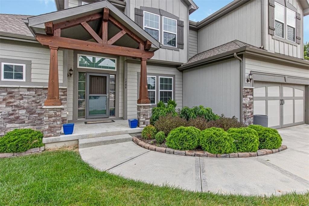 1208 N Silverleaf Court