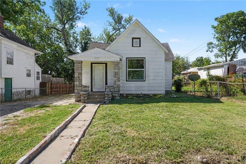 Photo of 1139 GARFIELD Avenue, Kansas City, KS 66104 (MLS # 2641301)