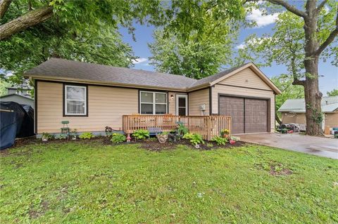 Photo of 504 S Wellington Street, Richmond, MO 64085 (MLS # 2622209)