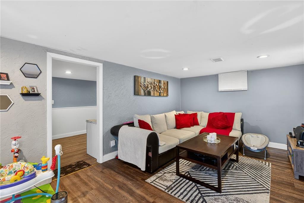 6003 Noorledge Avenue