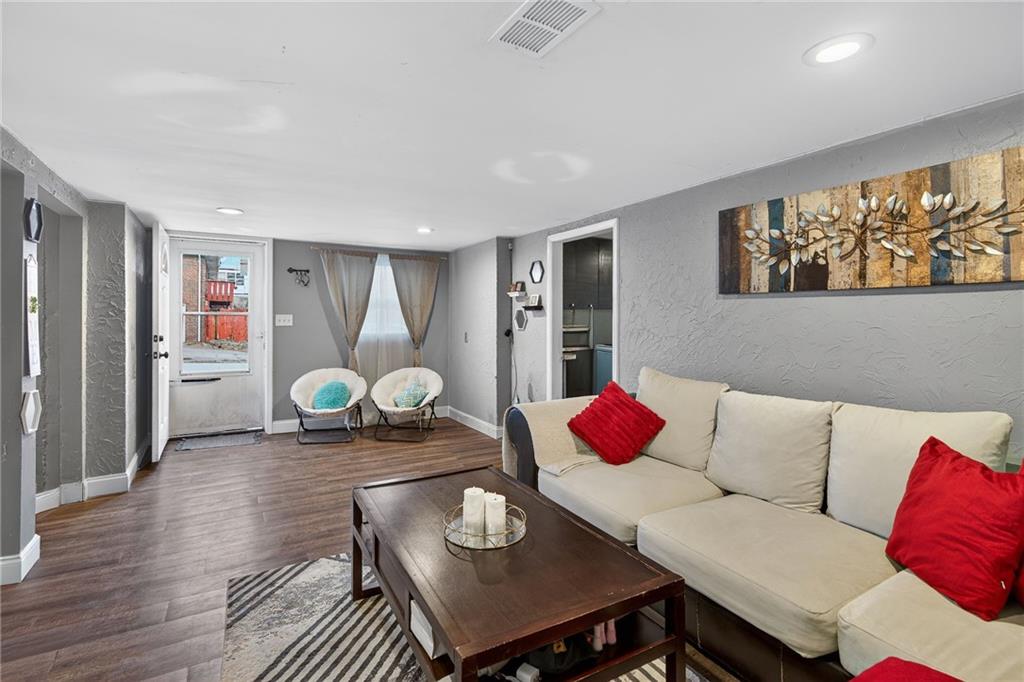 6003 Noorledge Avenue